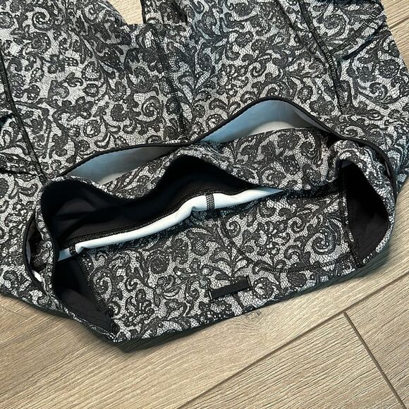 Lululemon Outrun Crop Mini Cinder Lace White Black Mesh Leggings Size 10 - Picture 5 of 13